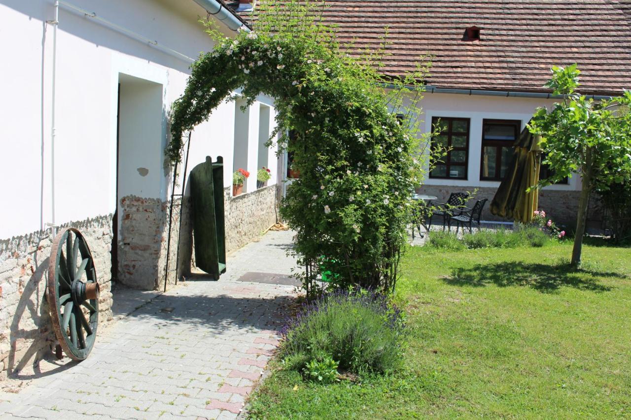 Axtburg Apartments Berbaltavar Exterior foto